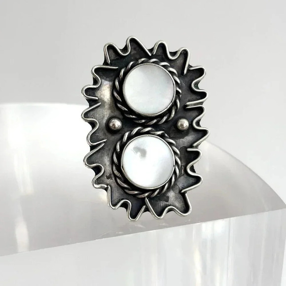 Southwest Style Mother of Pearl Vintage Freeform Wavy Vintage Ring - sz 7 - Picture 2 of 10